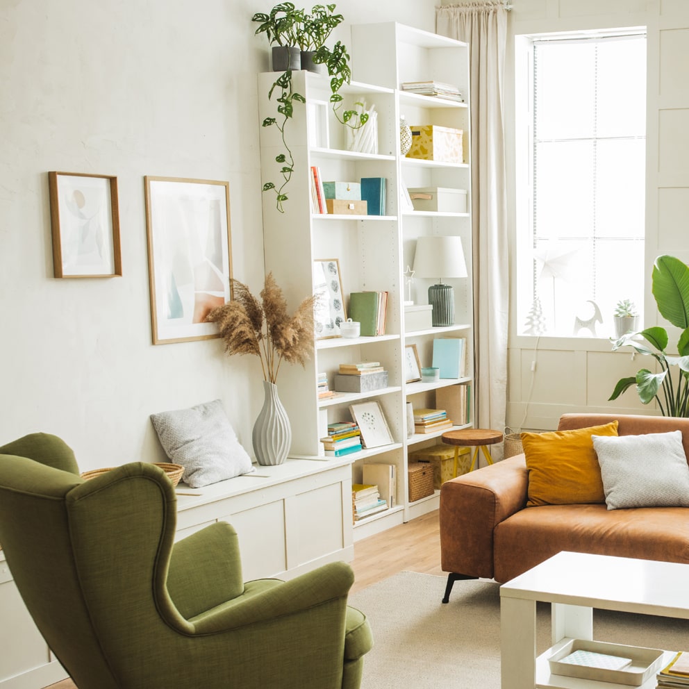 Floor-to-ceiling fitted bookcase shelving
